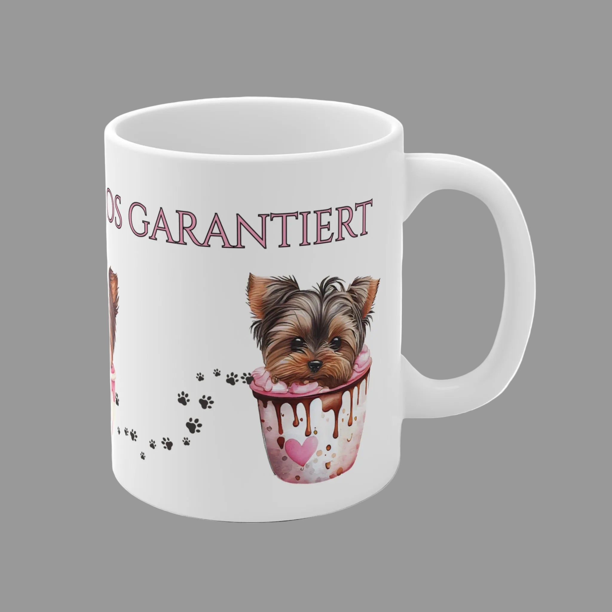 Weiße 330 ml Keramiktasse mit dem Spruch „Yorki Inside – Chaos garantiert“ und drei niedlichen Yorkshire Terriern in Tassen – lustige Geschenktasse für Yorkie-Fans.