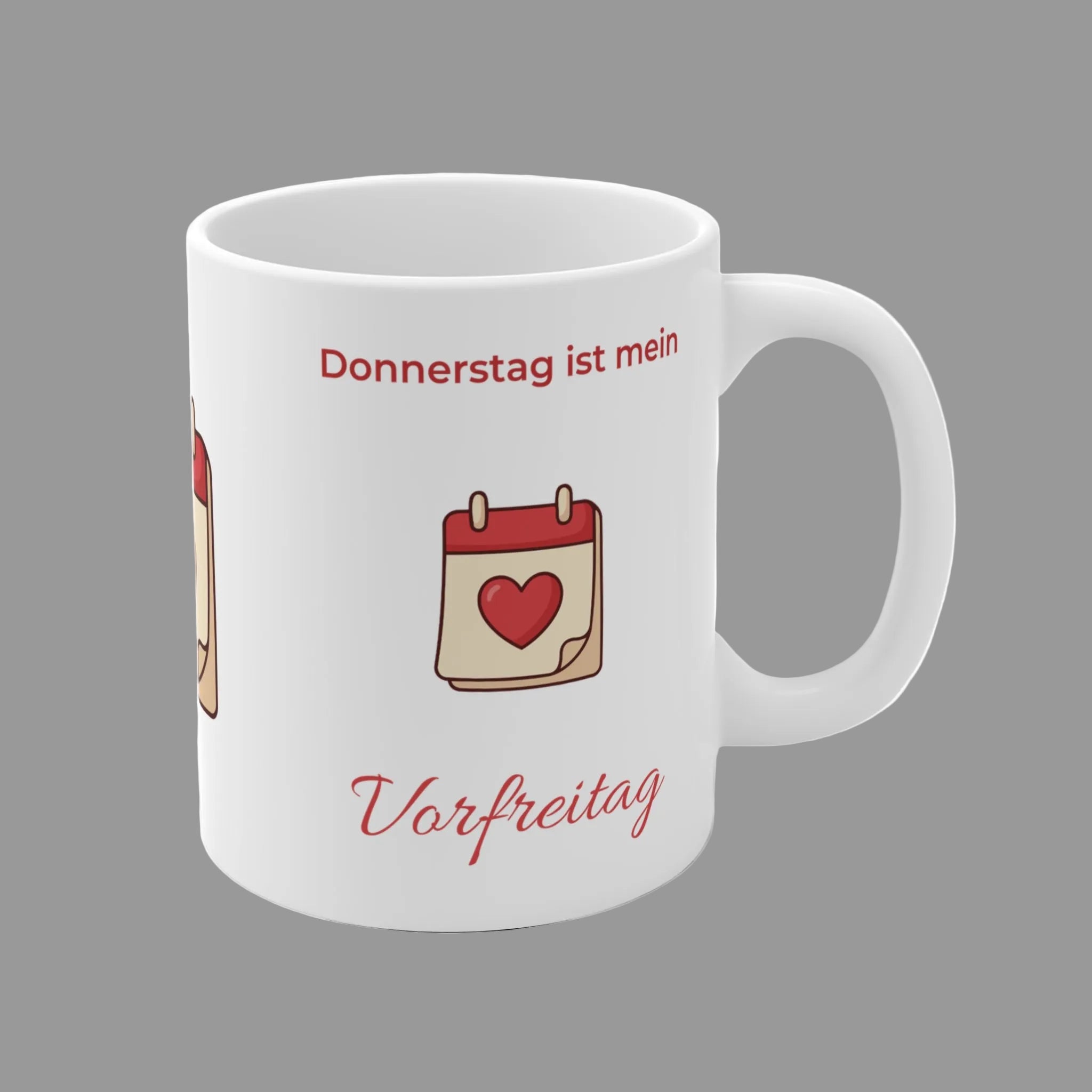 Weiße 300-ml-Keramiktasse mit dem Spruch „Donnerstag ist mein Vorfreitag“ und einem Kalender mit Herz – lustige Bürotasse für alle, die sich aufs Wochenende freuen.
