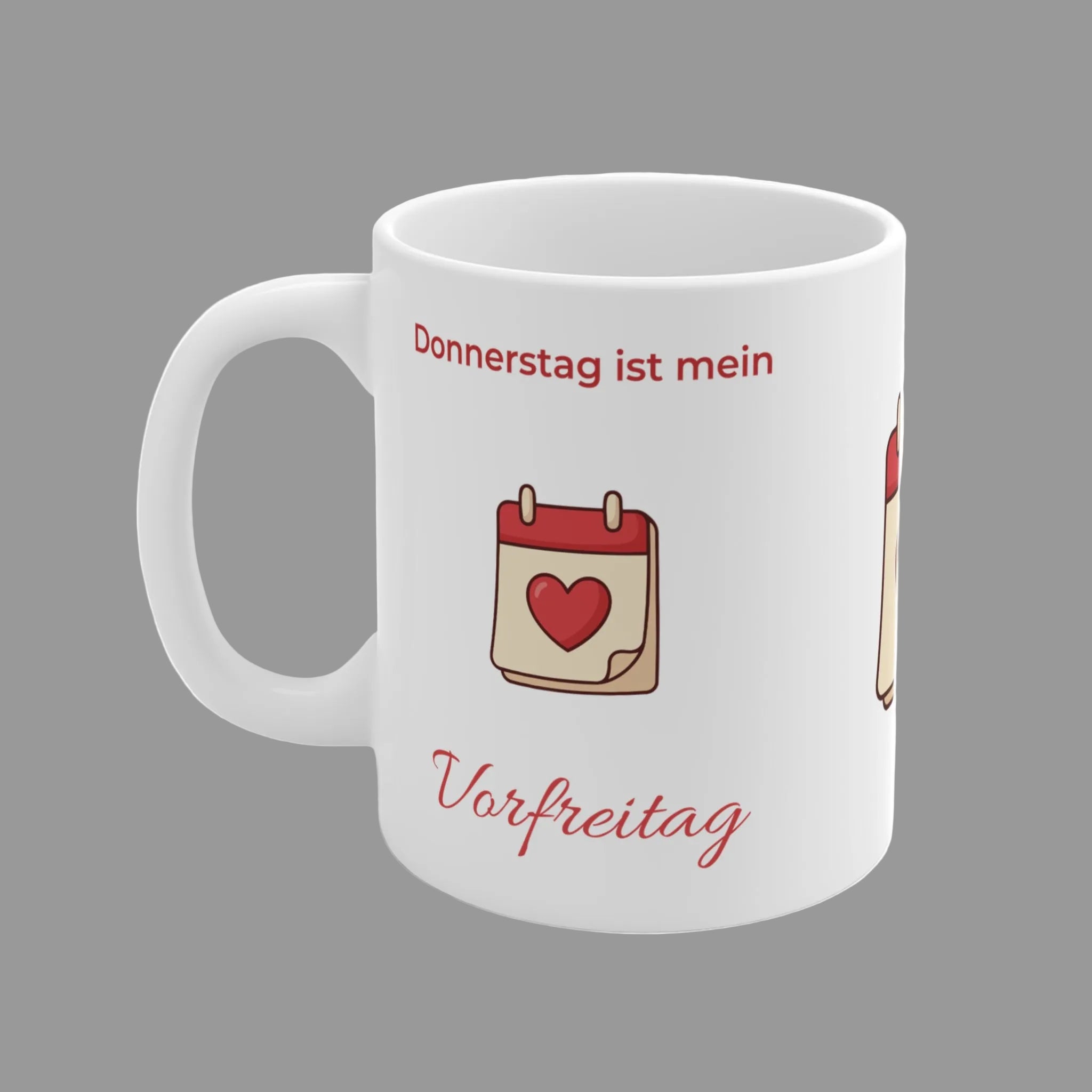 Weiße 300-ml-Keramiktasse mit dem Spruch „Donnerstag ist mein Vorfreitag“ und einem Kalender mit Herz – lustige Bürotasse für alle, die sich aufs Wochenende freuen.