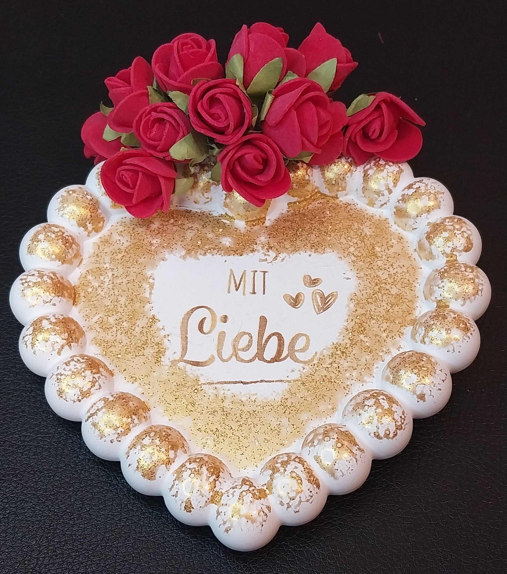 Bubbel Tablett Herz „Mit Liebe“ – Handgefertigtes Einzelstück mit Servietten-Technik & Goldglitzer – Dekotablett Herz ca. 13 x 11 cm
