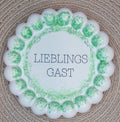 Bubbel Tablett Rund „Lieblingsgast“ – Handgefertigtes Einzelstück mit Servietten-Technik – Dekotablett ca. 16 cm