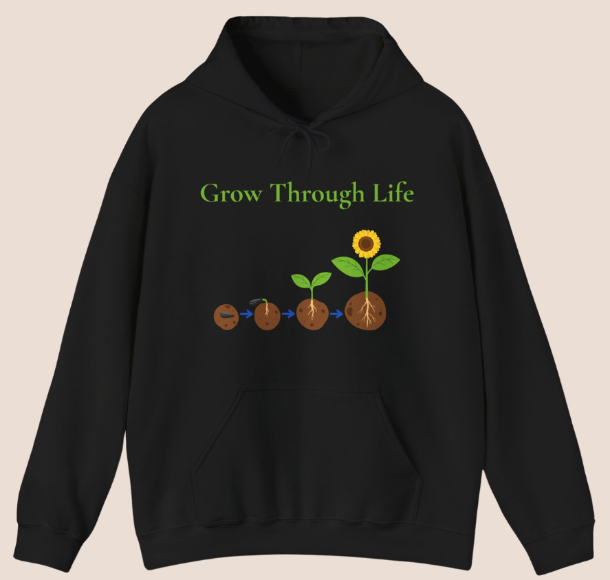 Weißer oder schwarzer Unisex Hoodie mit dem Schriftzug „Grow Through Life“ und einer Illustration vom Samen bis zur blühenden Sonnenblume als Symbol für persönliches Wachstum.