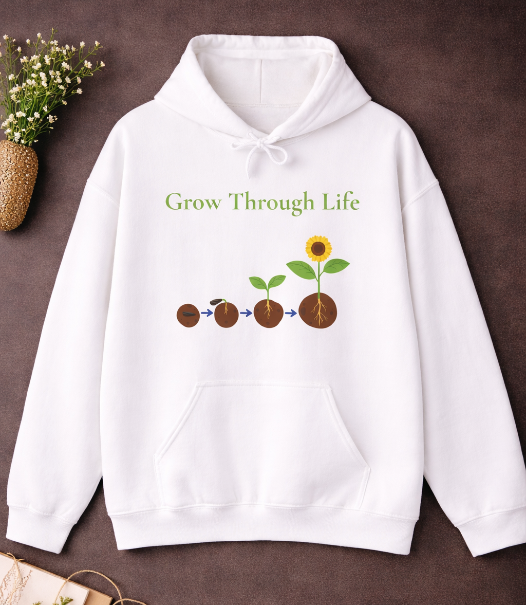 Weißer oder schwarzer Unisex Hoodie mit dem Schriftzug „Grow Through Life“ und einer Illustration vom Samen bis zur blühenden Sonnenblume als Symbol für persönliches Wachstum.