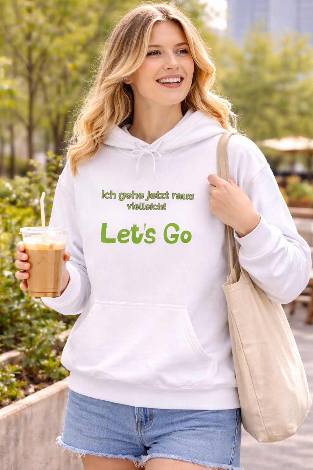 Weißer oder dunkelgrauer Unisex Hoodie mit dem humorvollen Spruch „Ich gehe jetzt raus ... vielleicht“ als lustige Geschenkidee für Introvertierte und Couch-Liebhaber.