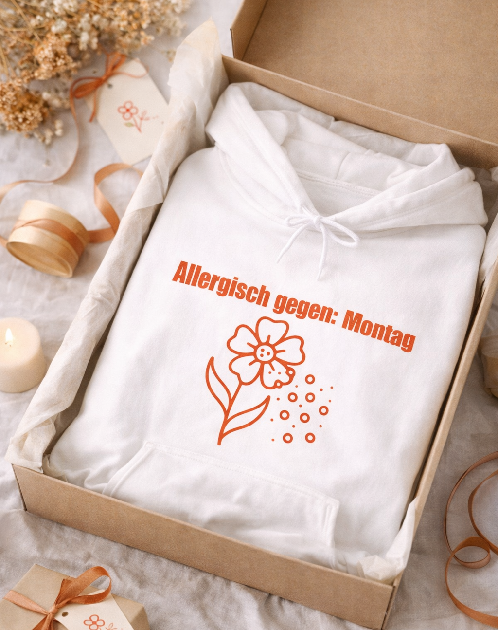 Weißer Unisex-Hoodie mit dem Spruch „Allergisch gegen Montag“ und humorvollem Blumenmotiv mit fliegenden Pollen auf der Vorderseite.