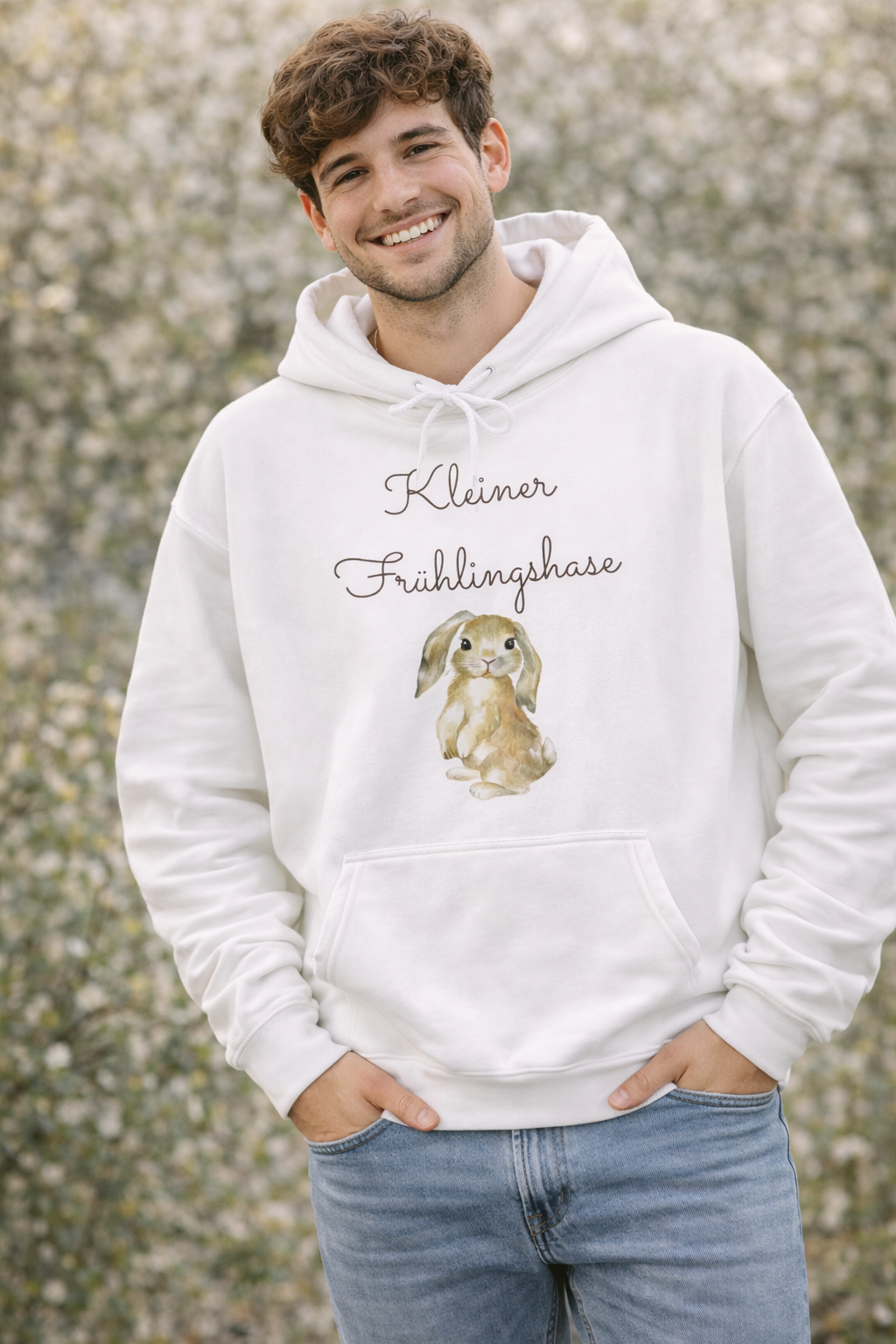Weißer Unisex-Hoodie mit süßem Hasenmotiv und dem Schriftzug „Kleiner Frühlingshase“ auf der Vorderseite.