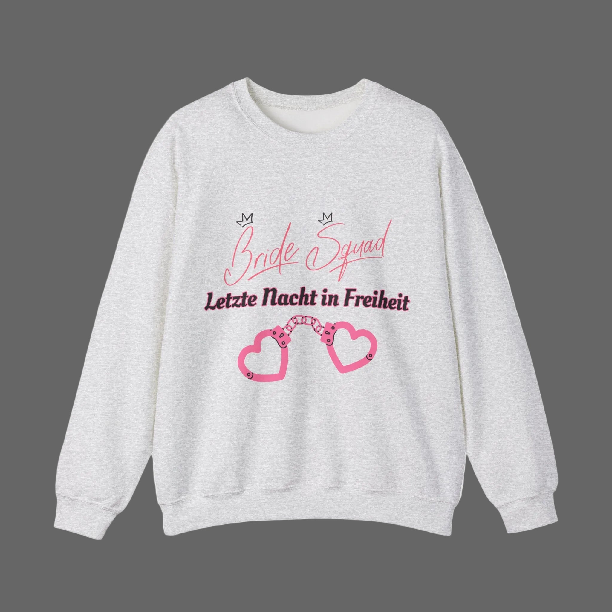 Weißes Unisex Sweatshirt mit dem Schriftzug „Bride Squad – Letzte Nacht in Freiheit“ sowie rosa Herz-Handschellen – ideales Outfit für den Junggesellinnenabschied.