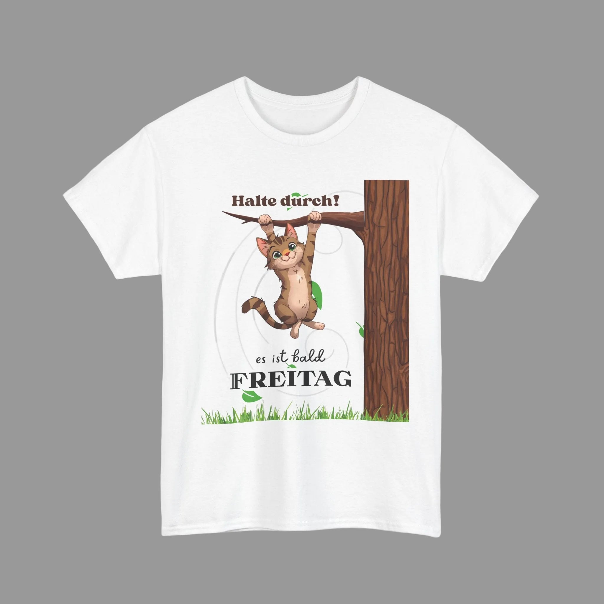 Weißes Unisex T-Shirt mit einer niedlichen Katze, die an einem Ast hängt, und dem Spruch „Halte durch, es ist bald Freitag“ – lustiges Katzenmotiv für Büro und Freizeit.