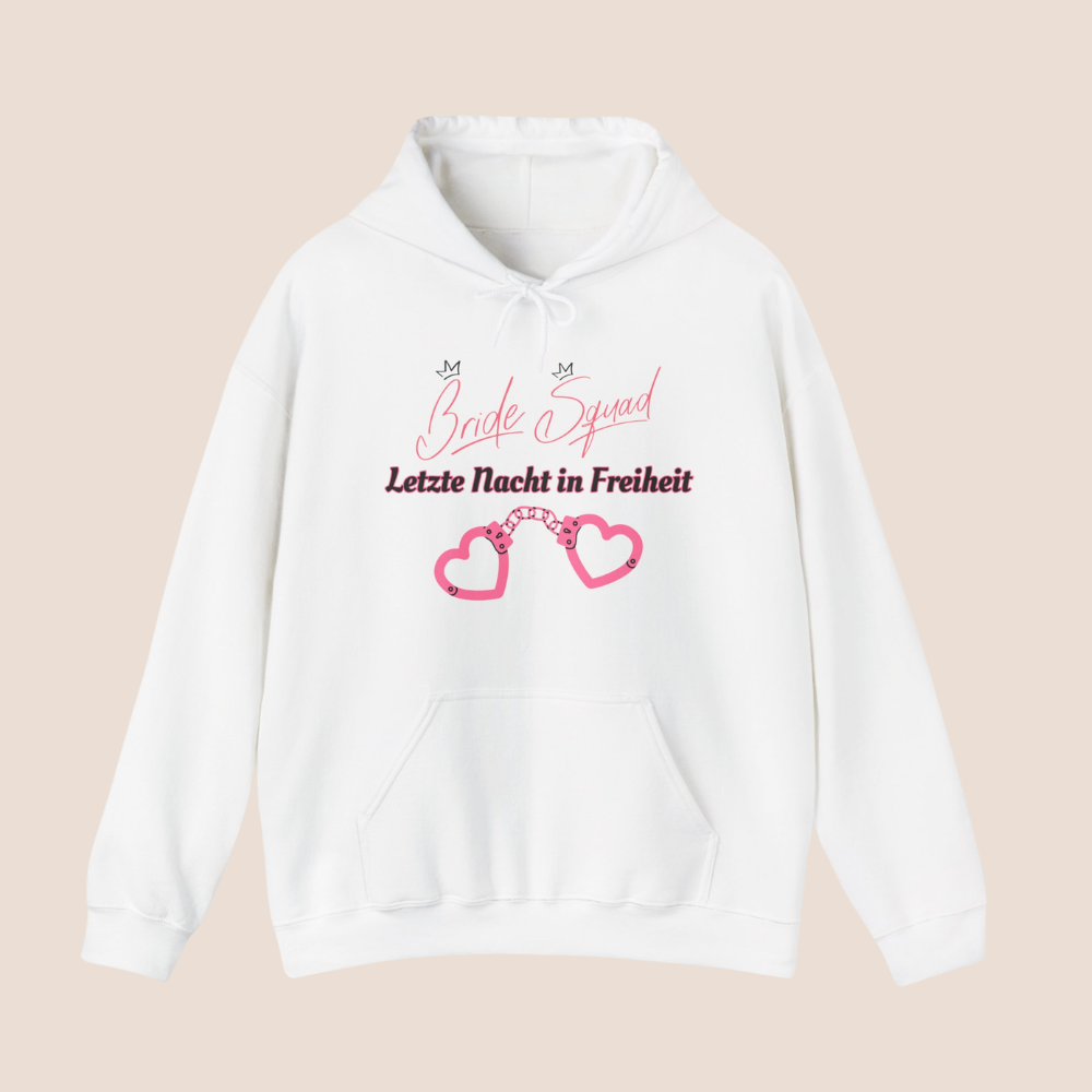 Weißer Unisex-Hoodie mit dem Schriftzug „Bride Squad – Letzte Nacht in Freiheit“ und rosa Herz-Handschellen als Motiv – ideal für den Junggesellinnenabschied.