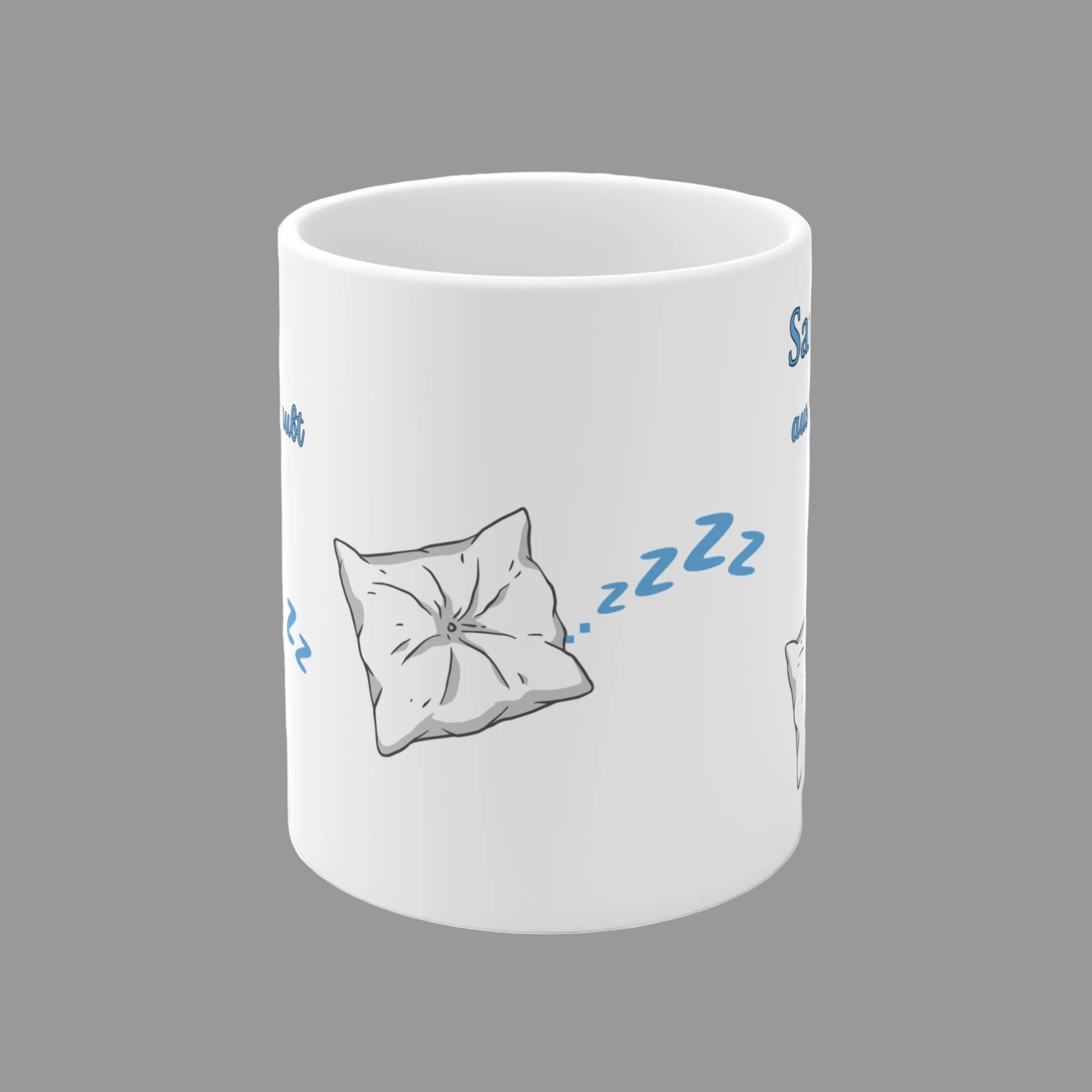 Weiße 300-ml-Keramiktasse mit schlafendem Kissen, blauen "Zzz" und dem Spruch „Samstag = Ausschlafen erlaubt“ – lustige Tasse für Langschläfer und entspannte Wochenenden.