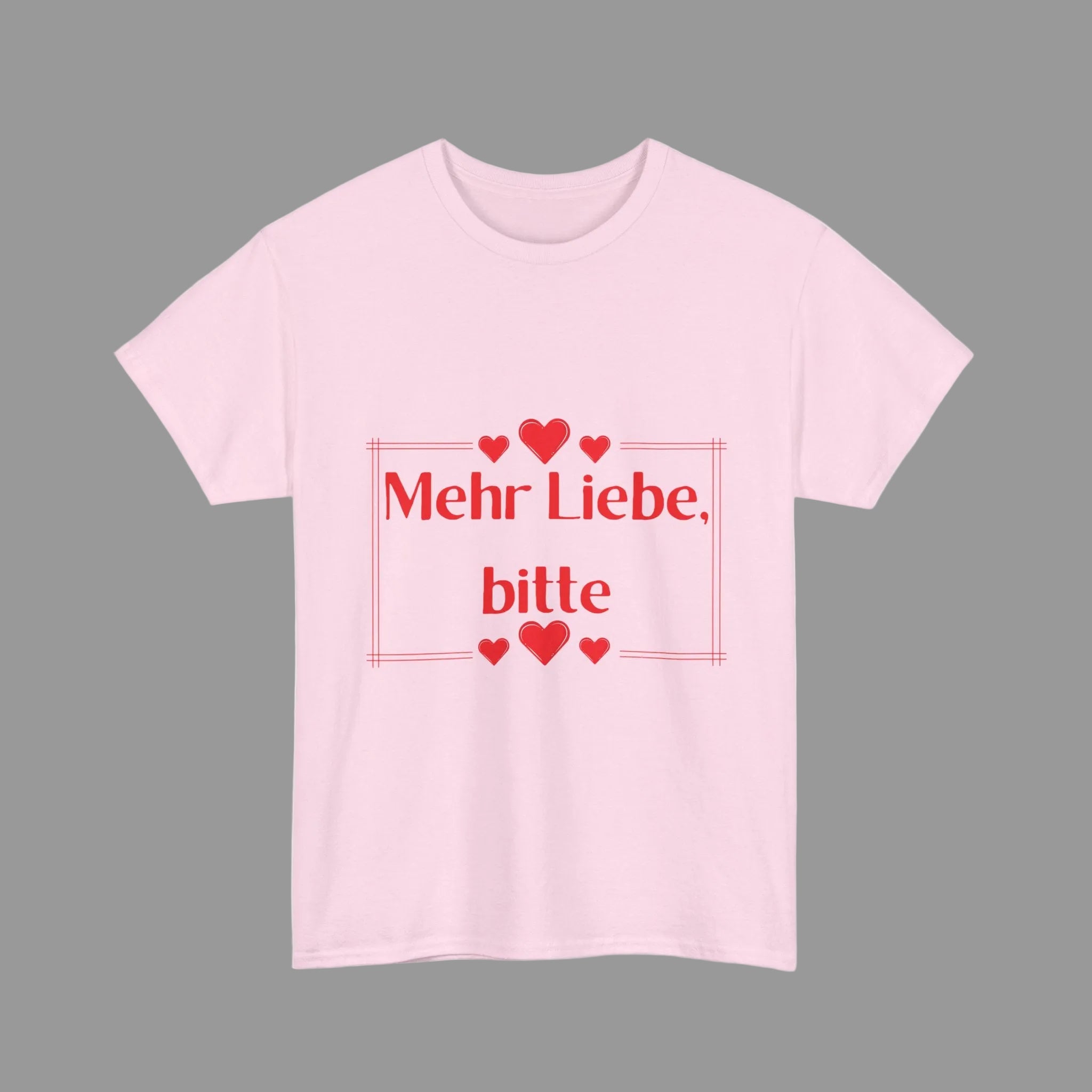 Unisex T-Shirt mit dem Schriftzug „Mehr Liebe, bitte“, dekorativen Herzen und schlichtem romantischem Design in Rot auf weißem oder rosafarbenem Shirt.