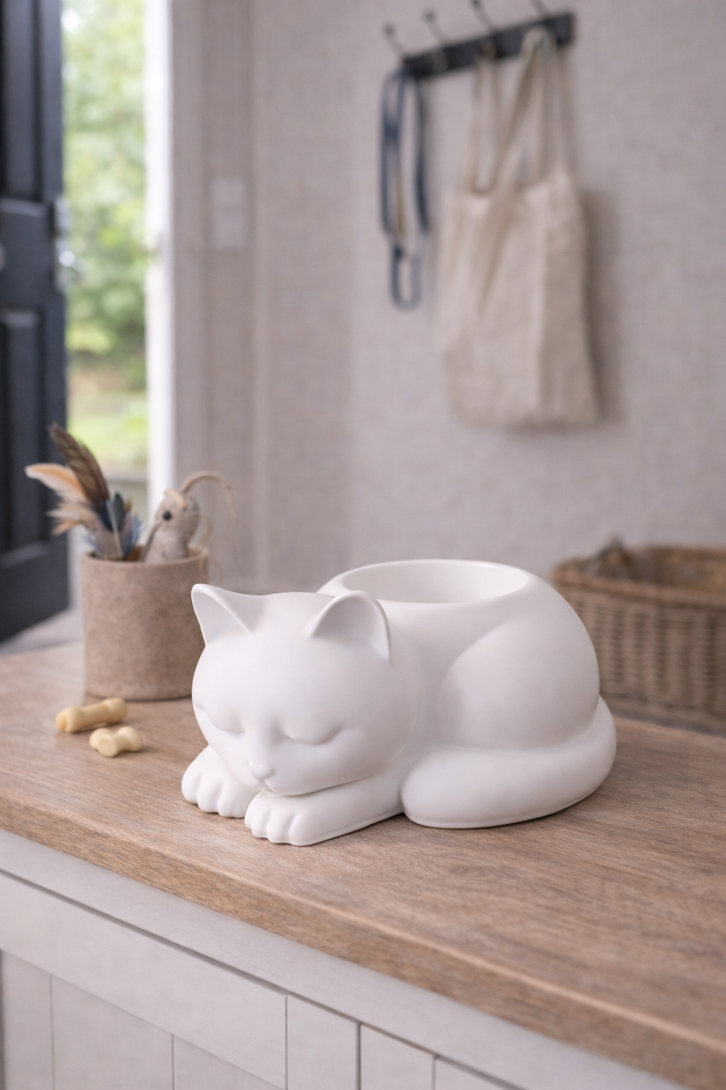 Katze Teelichthalter Keramik Deko liegend handgefertigt LED Teelicht weiß Farbwunsch Katzen Deko Geschenkidee
