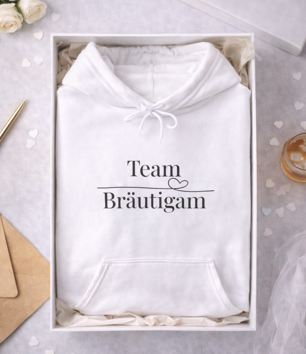 Weißer Unisex Hoodie mit schlichtem schwarzen Schriftzug „Team Bräutigam“ und kleinem Herz – ideal für Junggesellenabschiede und Hochzeiten.