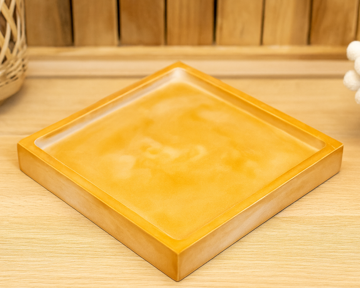 Handgefertigtes quadratisches Tablett in Terracotta und Weiß marmoriert als versiegelte Schmuckablage und dekoratives Wohnaccessoire