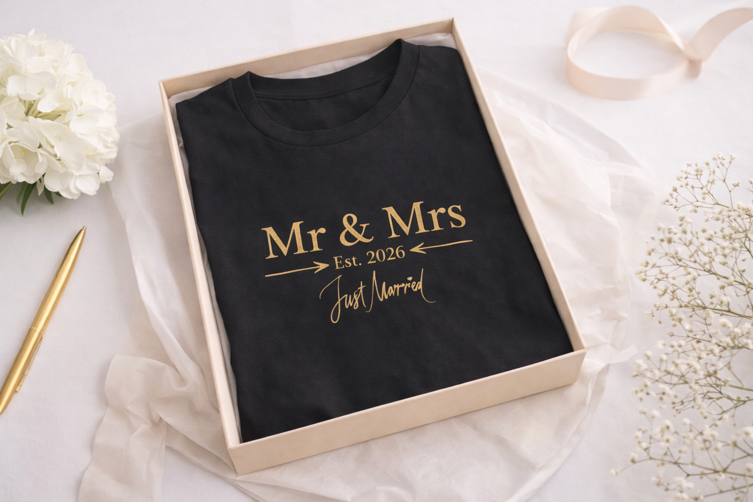 T-Shirt „Mr & Mrs Est. 2026“ – Just Married Shirt – Hochzeits Geschenk für Paare