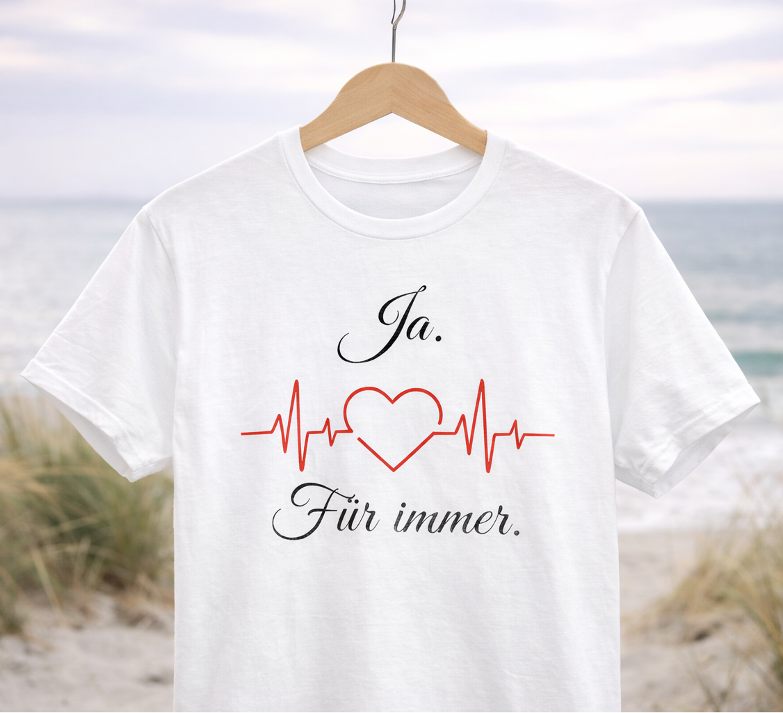 Weißes Unisex T-Shirt mit dem Schriftzug „Ja. Für immer.“ und roter Herzschlaglinie mit Herzsymbol – romantisches Design zur Hochzeit oder Verlobung.