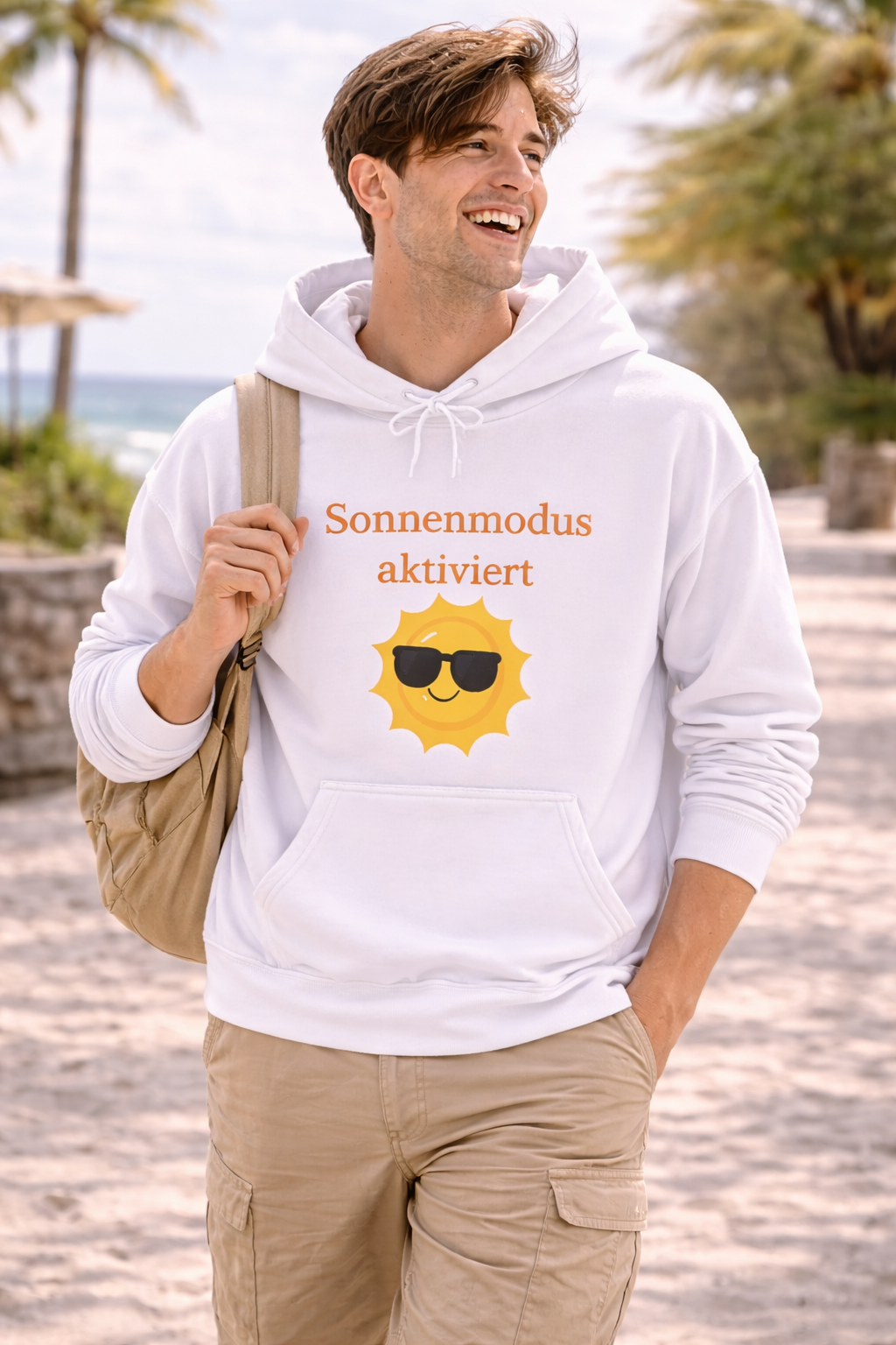 Weißer oder royalblauer Unisex Hoodie mit dem Aufdruck „Sonnenmodus aktiviert“ und fröhlichem Sonnenmotiv für Sommer, Urlaub und gute Laune.