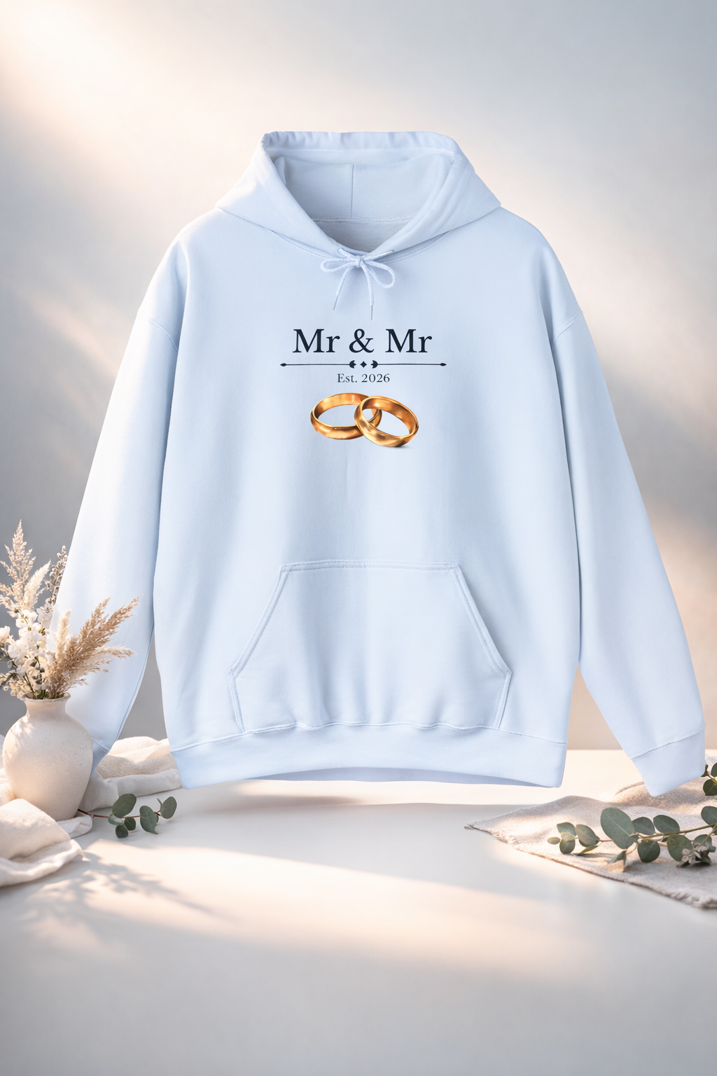 Hoodie „Mr & Mr Est. 2026“ – Hochzeit Hoodie für Paare – Partnerlook – Weiß & Hellblau
