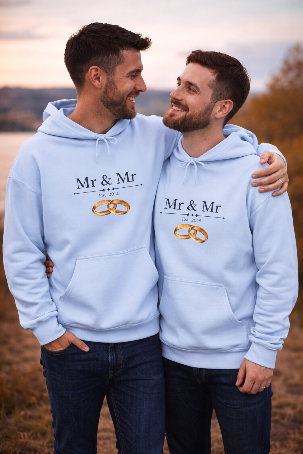 Hoodie „Mr & Mr Est. 2026“ – Hochzeit Hoodie für Paare – Partnerlook – Weiß & Hellblau