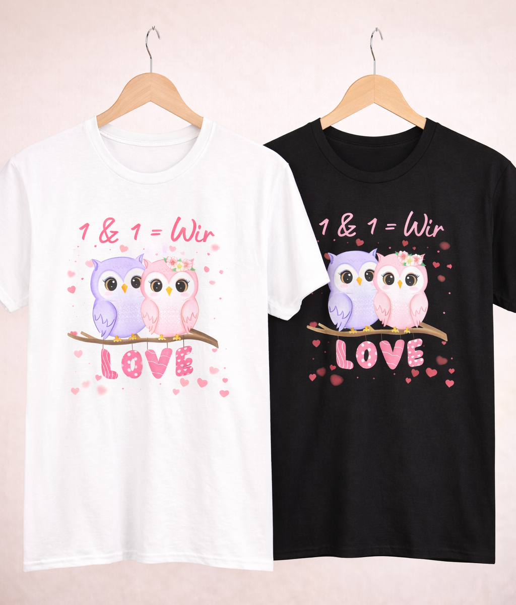 Unisex T-Shirt mit zwei niedlichen Eulen auf einem Ast, dem Schriftzug „1 & 1 = Wir“ und dem Wort „LOVE“ – romantisches Partner-Shirt für Verliebte.