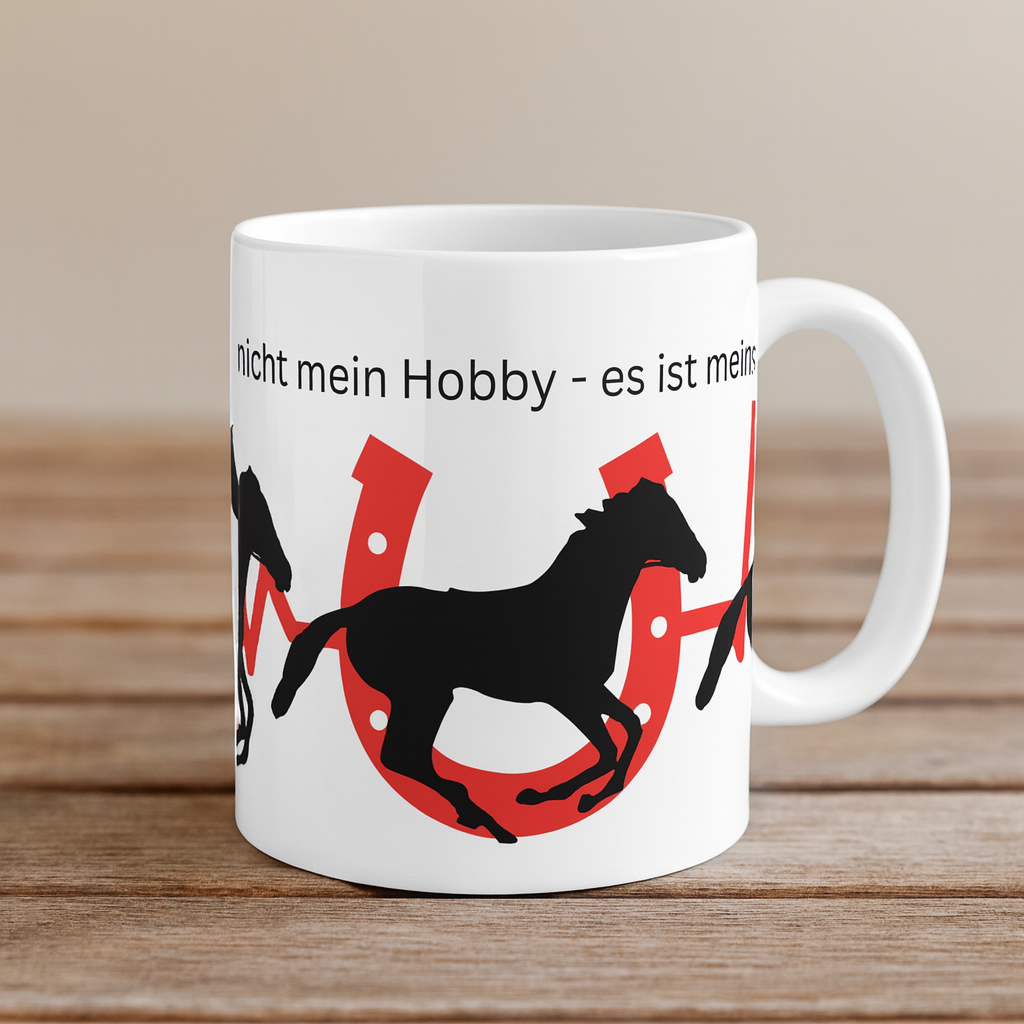 Weiße 330 ml Keramiktasse mit dem Spruch „Reiten ist nicht mein Hobby – es ist meine Therapie“, Herzschlag-Design und schwarzer Pferdesilhouette – Geschenk für Reiter und Pferdefans.