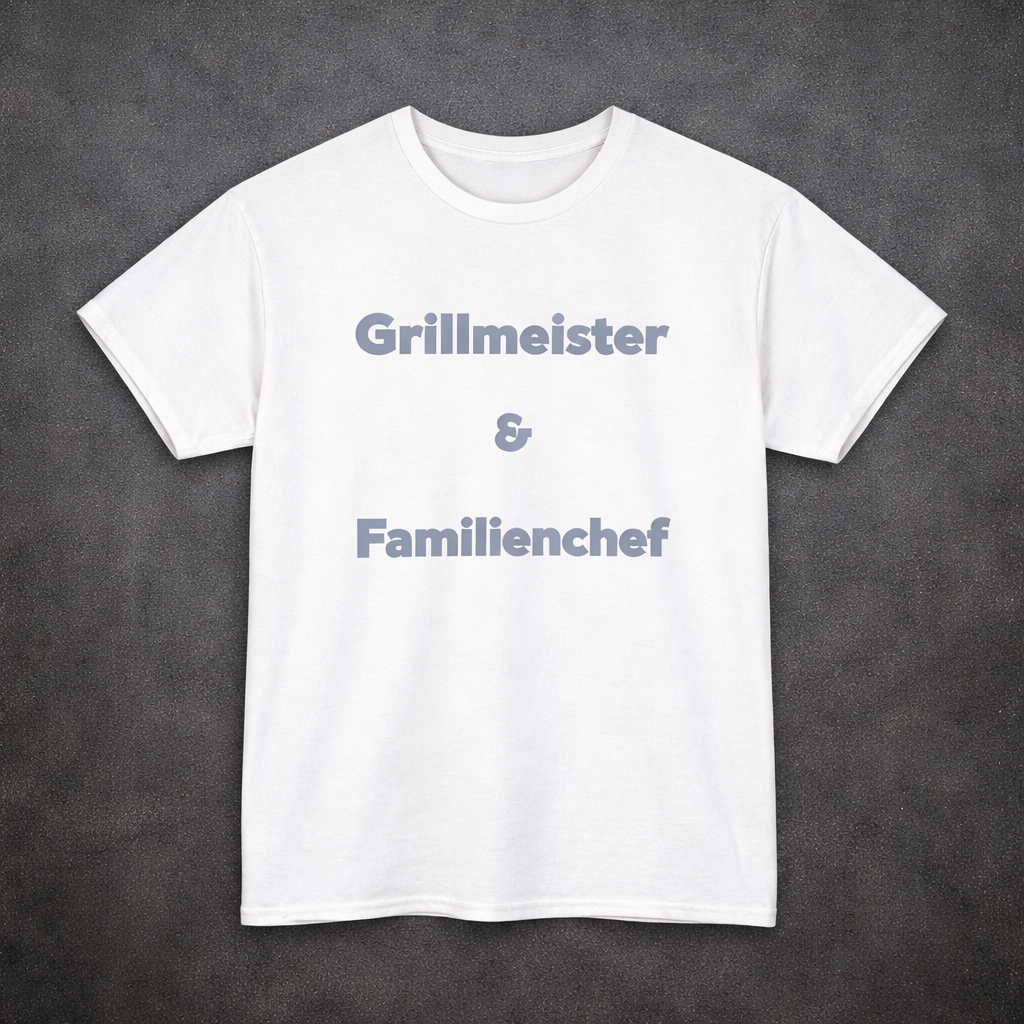 Weißes Unisex T-Shirt mit dem Aufdruck „Grillmeister & Familienchef“ als Geschenkidee für Papa, Grillfans und Familienmenschen.