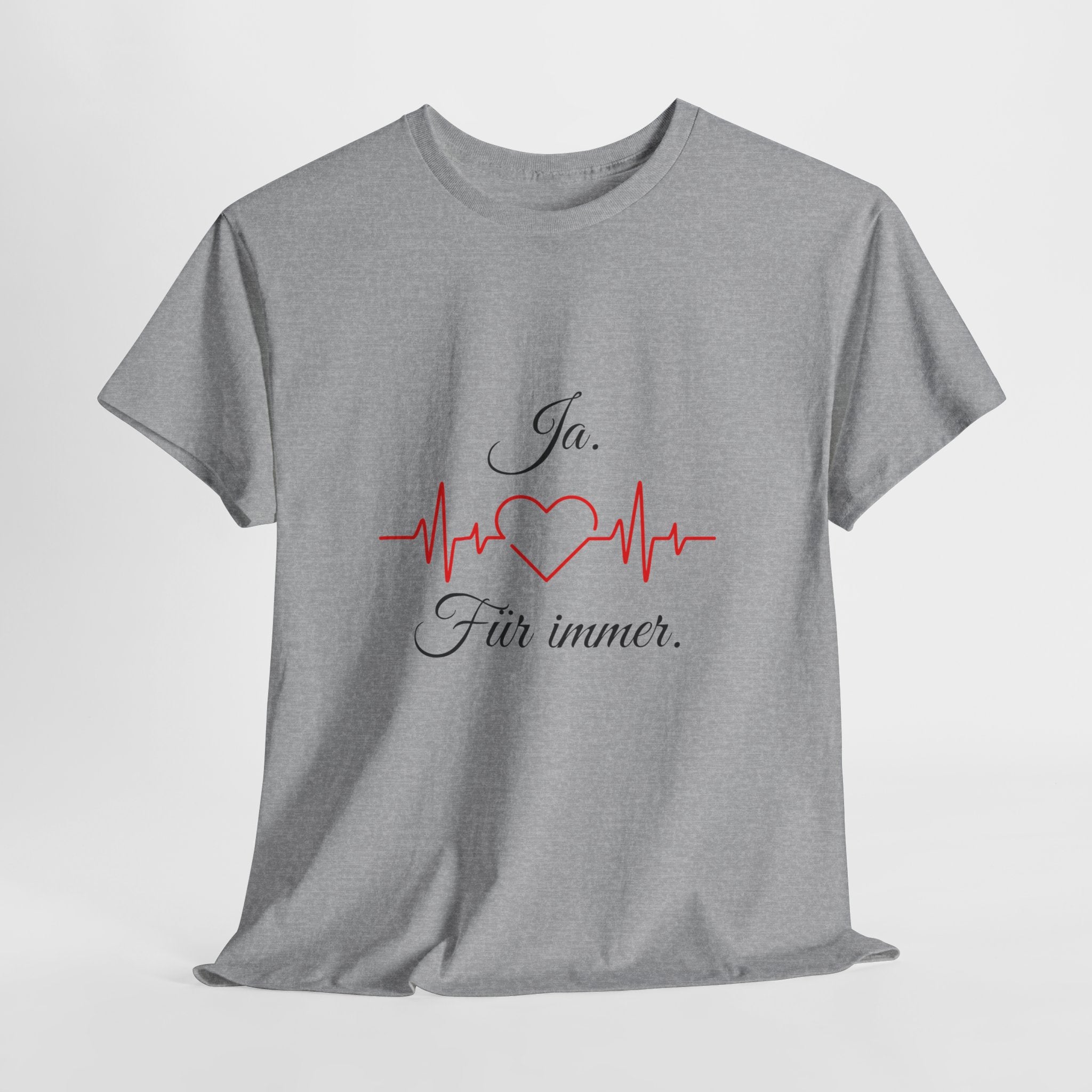 Weißes Unisex T-Shirt mit dem Schriftzug „Ja. Für immer.“ und roter Herzschlaglinie mit Herzsymbol – romantisches Design zur Hochzeit oder Verlobung.