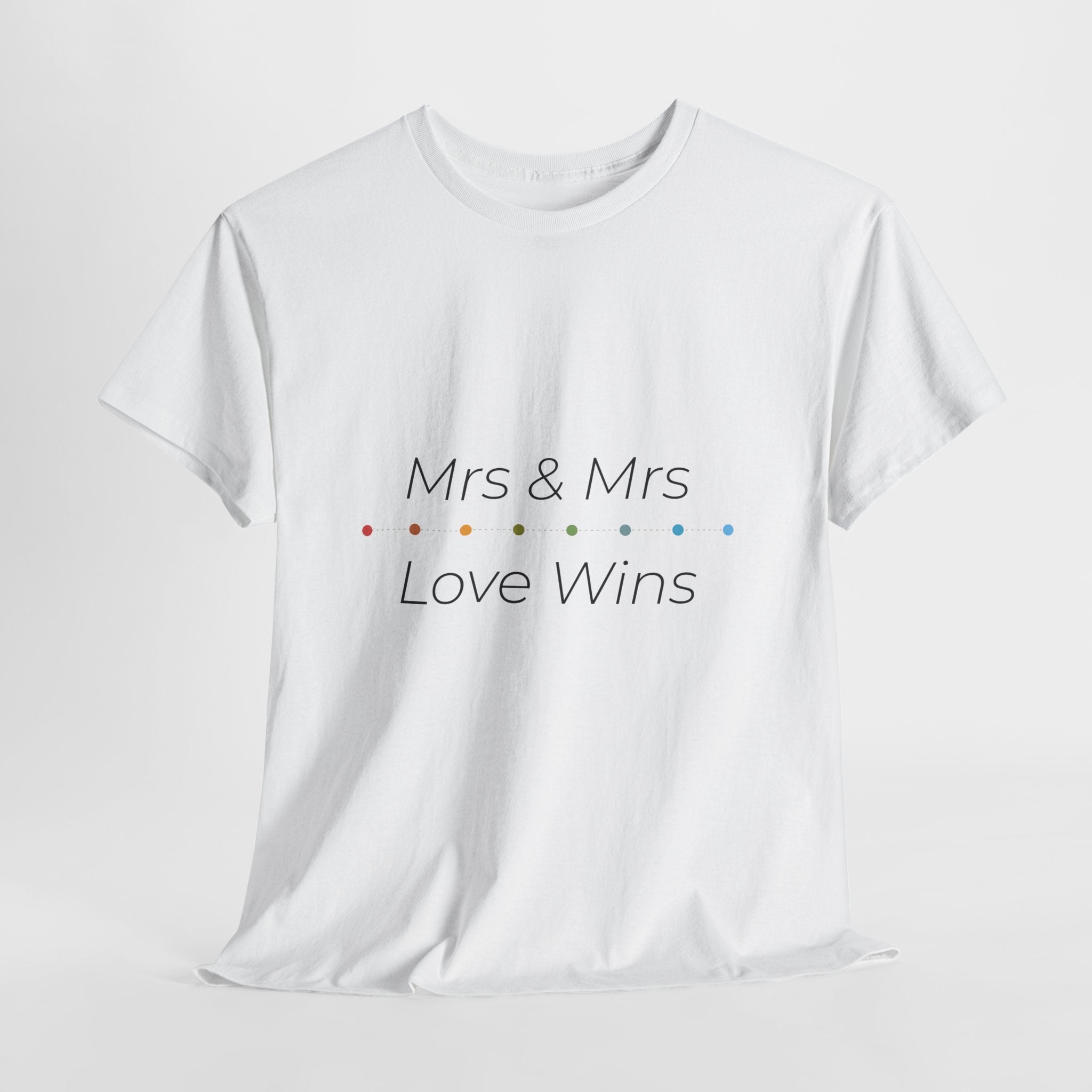 T-Shirt „Mrs & Mrs Love Wins“ – LGBTQ Hochzeit Shirt – Geschenk für Frauenpaar