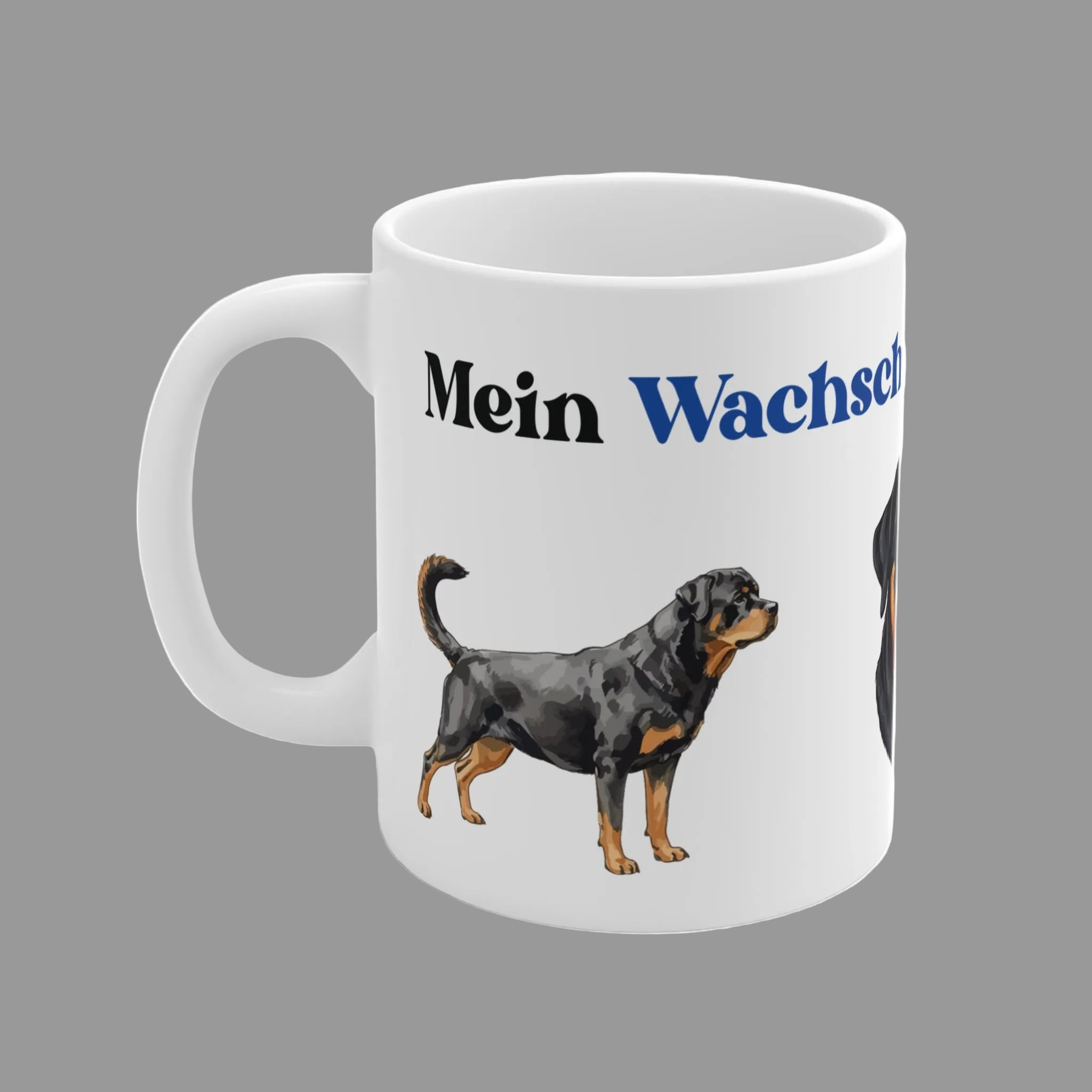 Weiße 330 ml Keramiktasse mit dem Spruch „Mein Wachschutz arbeitet 24/7“ sowie detailreichen Illustrationen eines Rottweilers.