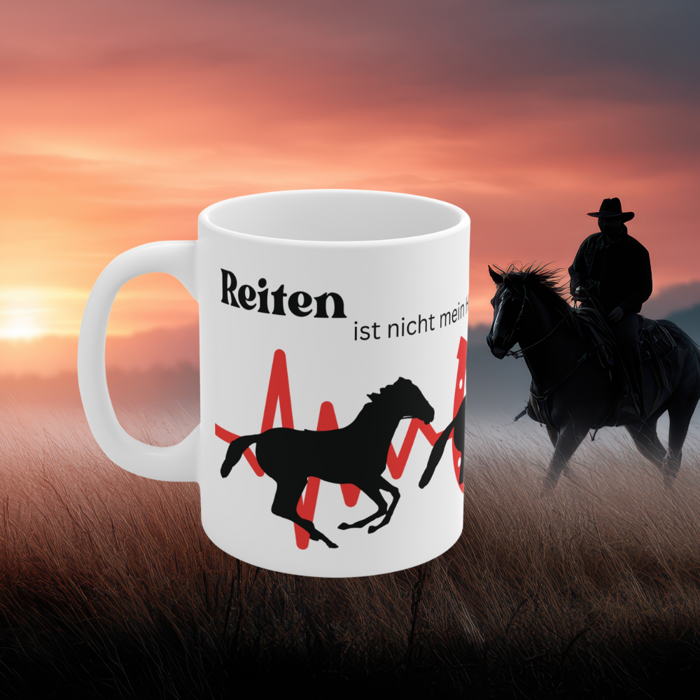 Weiße 330 ml Keramiktasse mit dem Spruch „Reiten ist nicht mein Hobby – es ist meine Therapie“, Herzschlag-Design und schwarzer Pferdesilhouette – Geschenk für Reiter und Pferdefans.