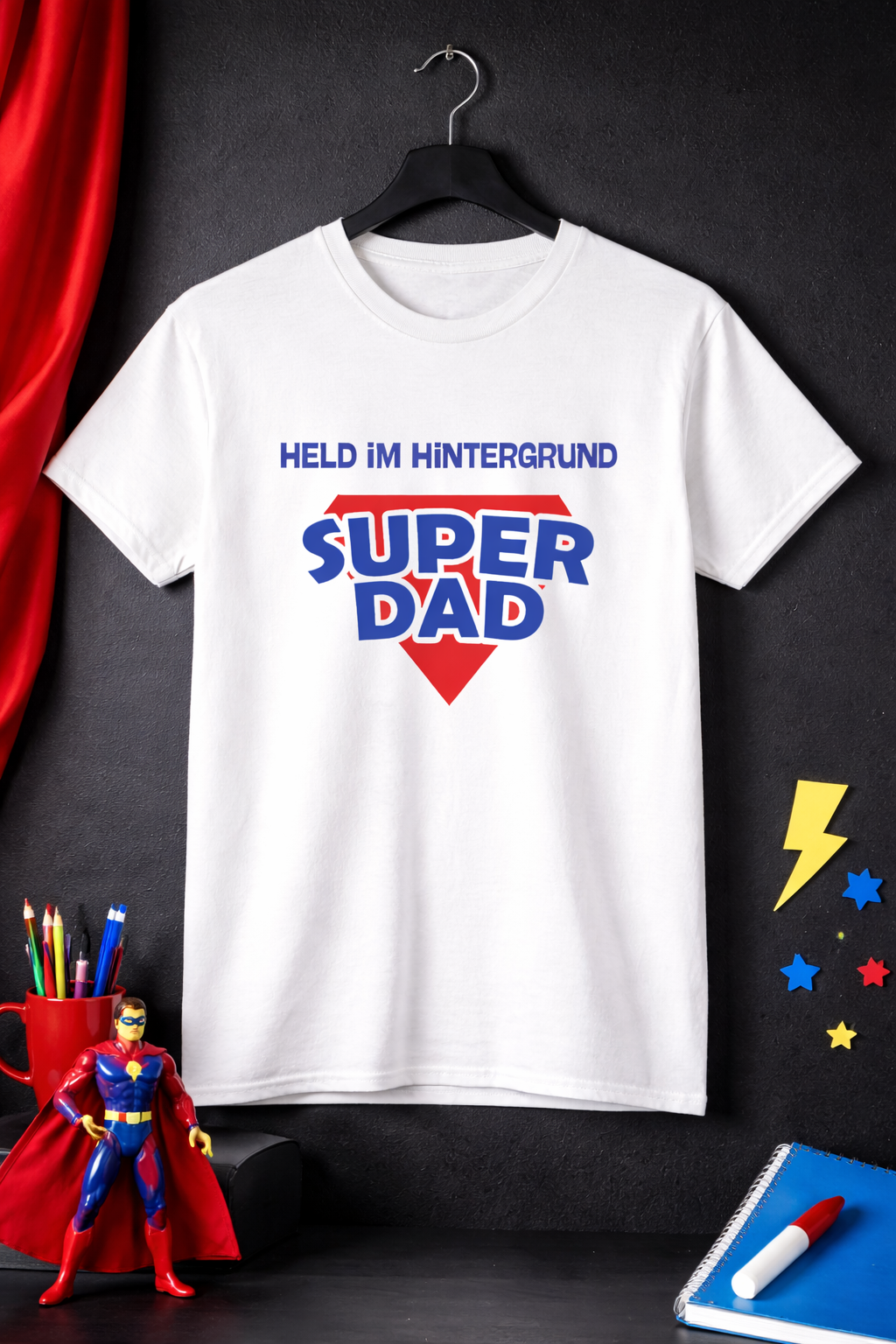 Papa T-Shirt „Held im Hintergrund – Super Dad“ – Lustiges Vater Shirt – Geschenkidee für Papa