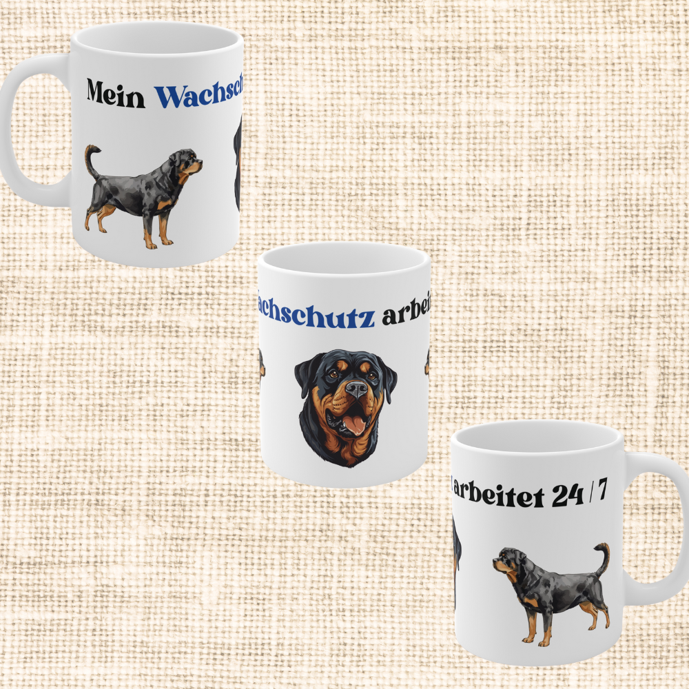 Weiße 330 ml Keramiktasse mit dem Spruch „Mein Wachschutz arbeitet 24/7“ sowie detailreichen Illustrationen eines Rottweilers.